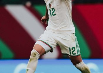 الدولي الجزائري منصف بقرار حصريا لـ « مغرب فووت »: « الجميع كان يعلم صعوبة المهمة أمام الأرجنتين من البداية والتعويض سيكون بداية من لقاء الأردن »