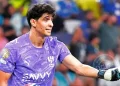 ياسين بونو باقٍ في ناديه