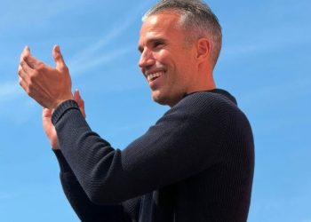 robin van persie official facebook