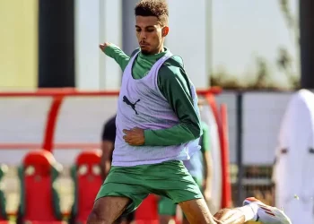 برشلونة مهتم بعز الدين أوناحي