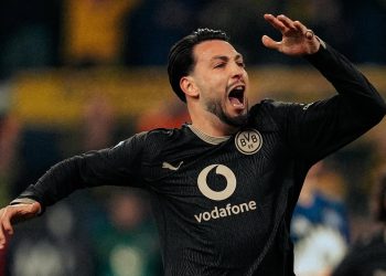 خاص… الجزائري بن سبعيني يحسم مستقبله مع بوروسيا دورتموند