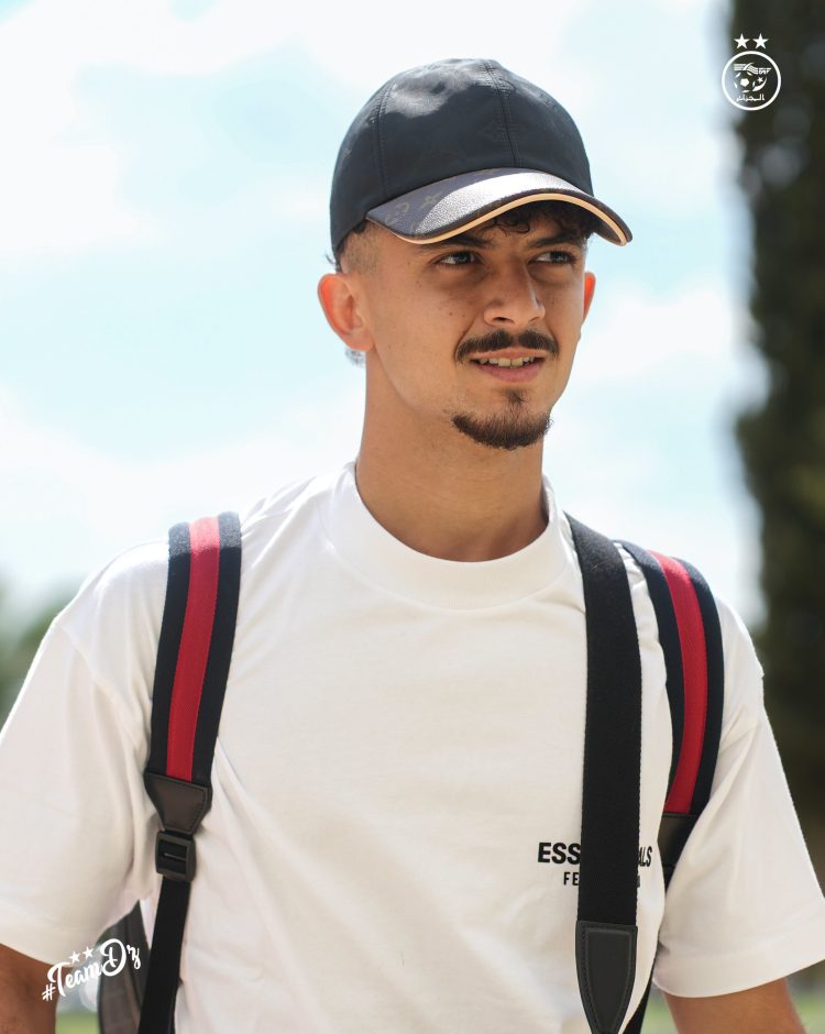 حصري لـ “maghreb-foot”…وكيل أعمال البشير بلومي ينفي كل التصريحات المنسوبة لأسطورة الكرة الجزائرية لخضر بلومي