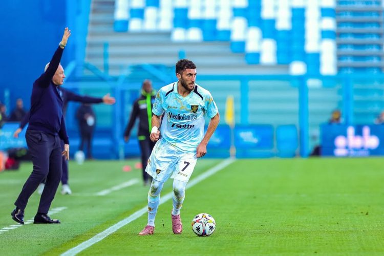 حصري لـ “maghreb-foot” … النجم الجزائري فارس غجيميس يسير نحو تمديد عقده مع فروسينوني الإيطالي