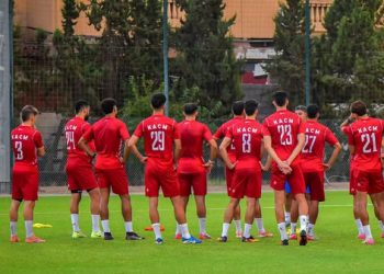 البطولة الاحترافية (Botola Pro): الكوكب المراكشي – الدفاع الحسني الجديدي: الموعد، القناة الناقلة، البث المباشر، والتشكيلات المتوقعة